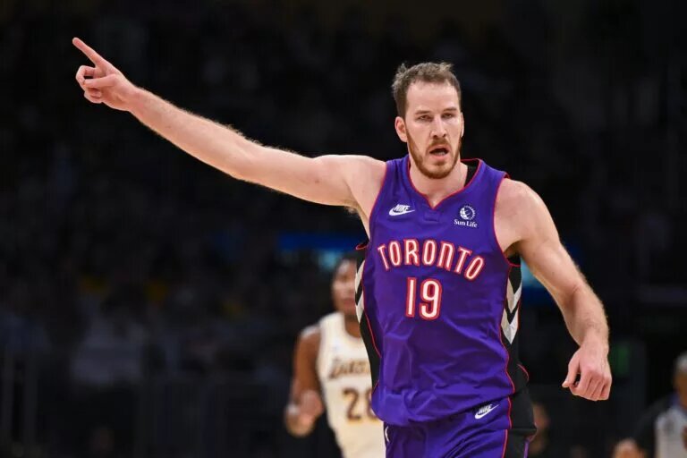 Jakob Poeltl is a trade target for the Warriors.