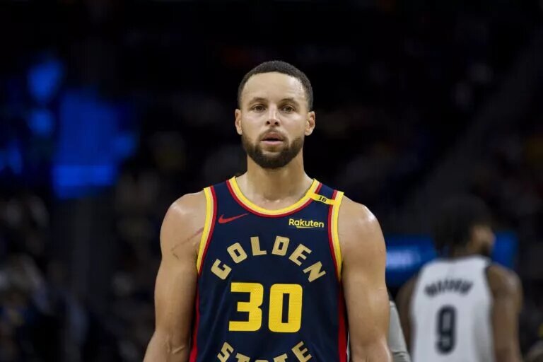 Steph Curry is dealing with a nagging knee injury.