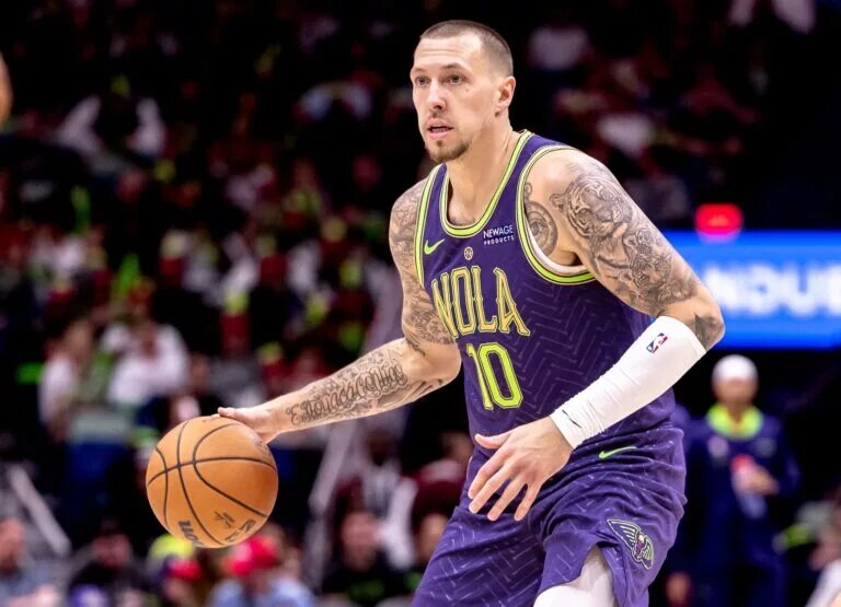 Nov 27, 2024; New Orleans, Louisiana, USA; New Orleans Pelicans center Daniel Theis (10) dribbles against the Toronto Raptors during the first half at Smoothie King Center. Mandatory Credit: Stephen Lew-Imagn Images