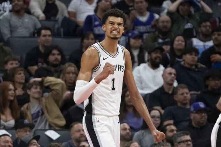 Victor Wembanyama and the Spurs are playing in a high pressure NBA Cup game.