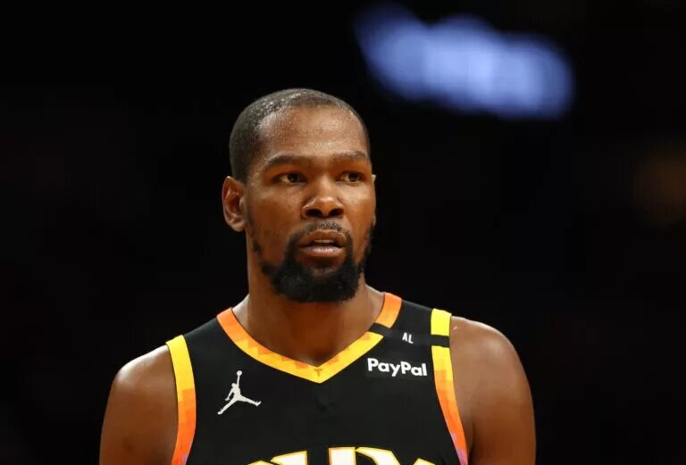 Kevin Durant got injured during a game against the Spurs.