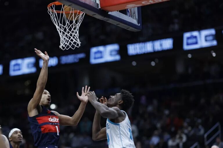 Quartet lead second-round movement