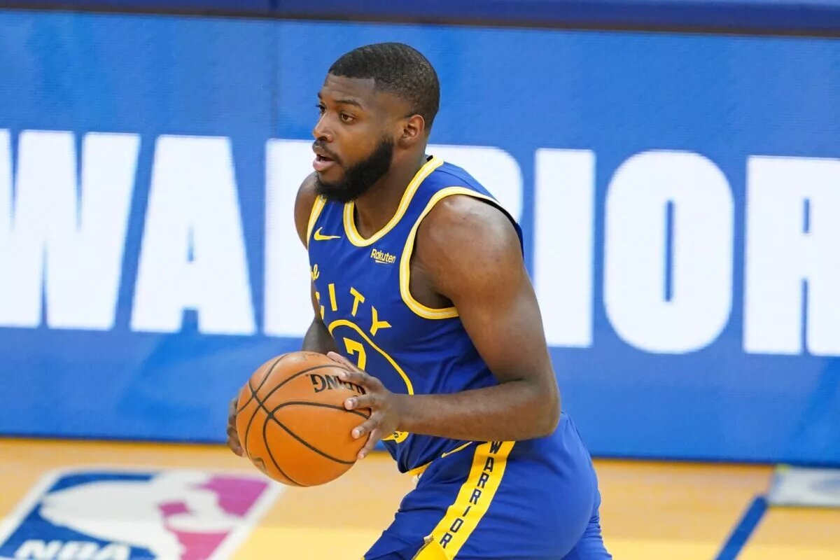 Eric Paschall recently opened up about the challenges of playing alongside Steph Curry.