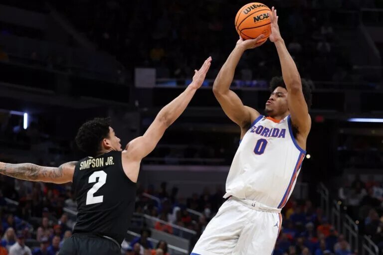 The Grizzlies signed Zyon Pullin to a two-way contract.
