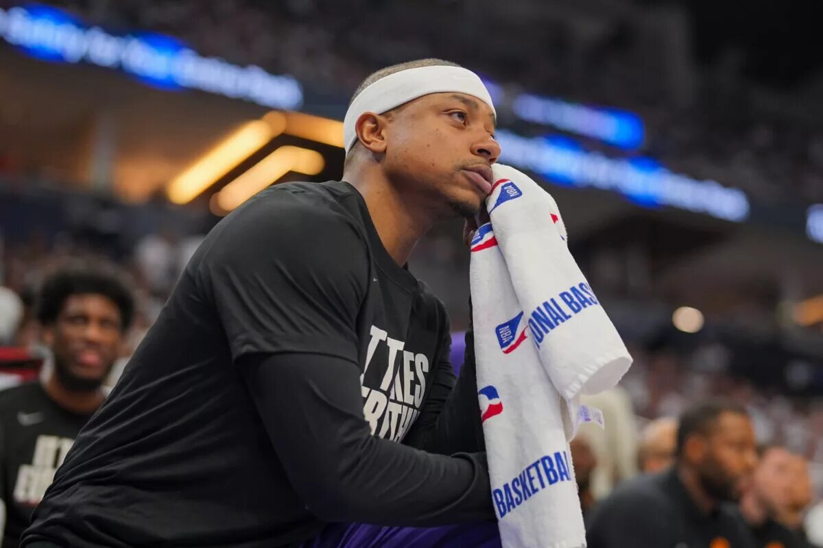 Isaiah Thomas is signing with the Utah Jazz's G League team.