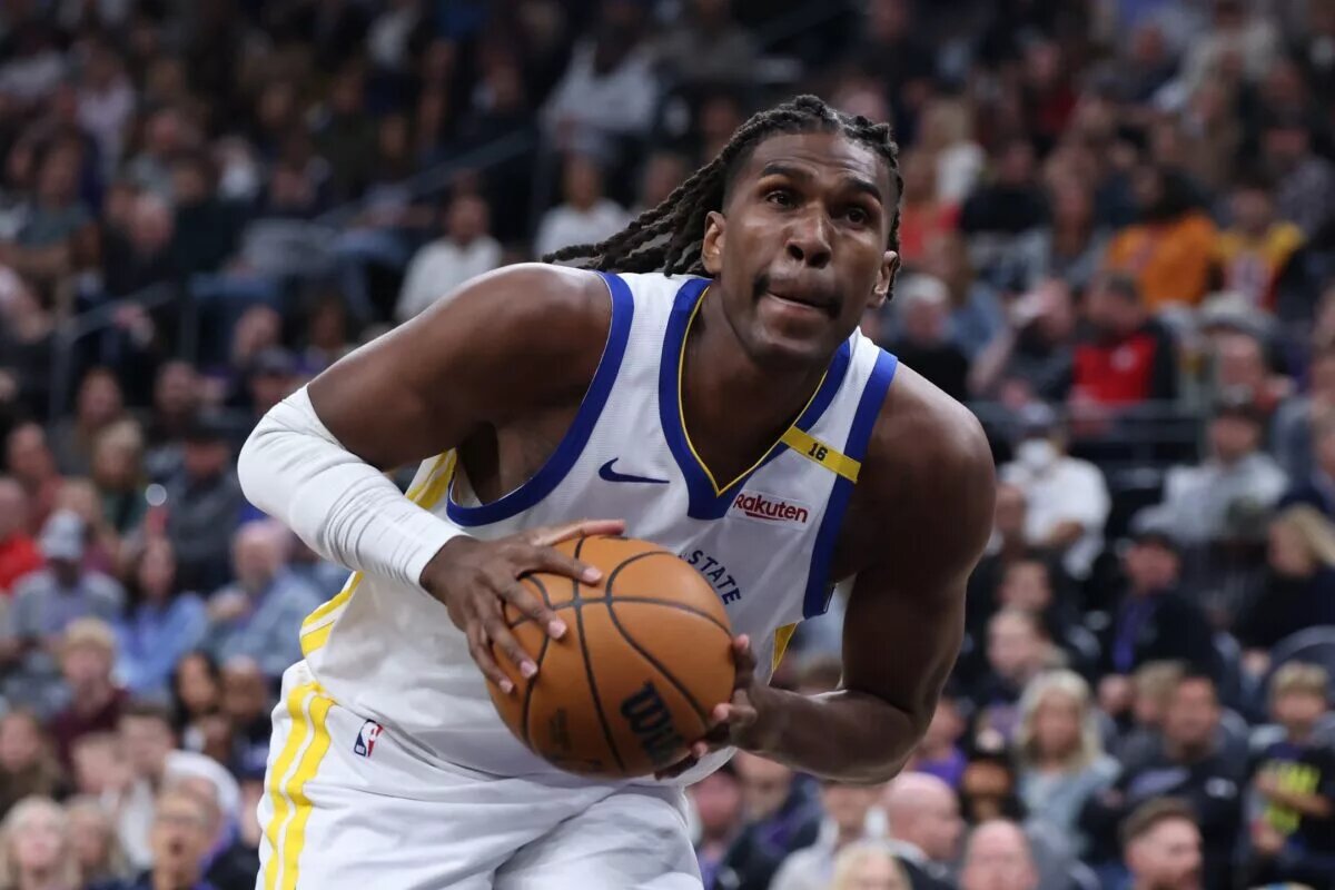 Steve Kerr praised Kevon Looney after his first game back in the lineup.