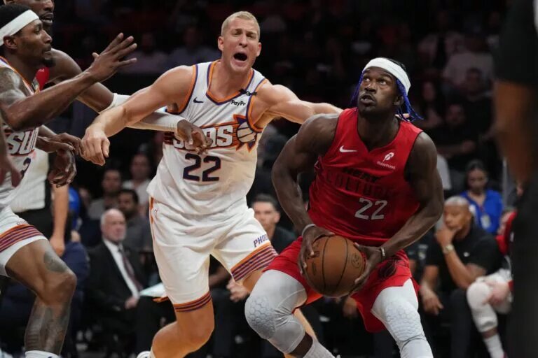Miami Heat forward Jimmy Butler looks to score against Phoenix Suns defense
