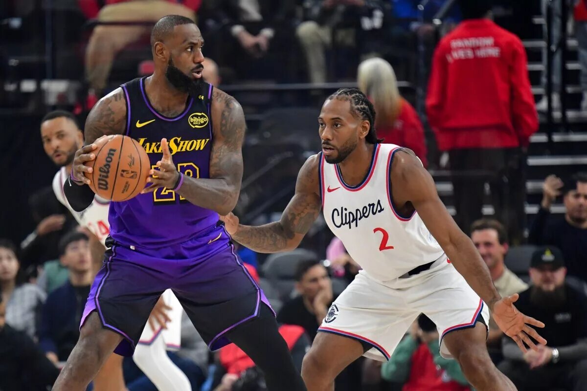 Los Angeles Clippers forward Kawhi Leonard guards Los Angeles Lakers forward LeBron James