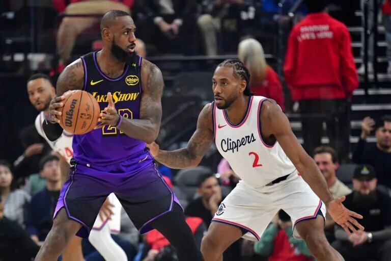Los Angeles Clippers forward Kawhi Leonard guards Los Angeles Lakers forward LeBron James