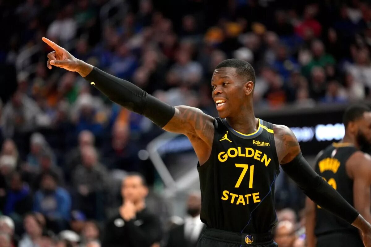 Golden State Warriors guard Dennis Schroder (71) directs teammates before a play against the Boston Celtics in the second quarter at the Chase Center.
