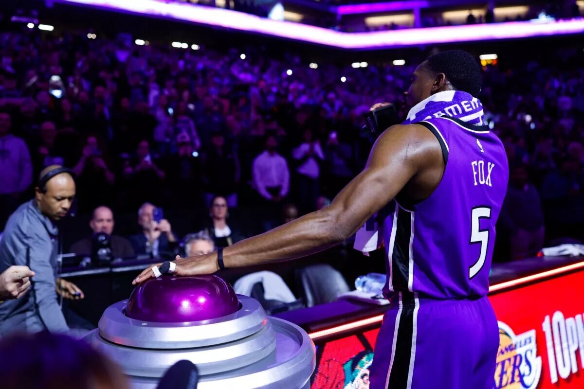 Sacramento Kings guard De'Aaron Fox