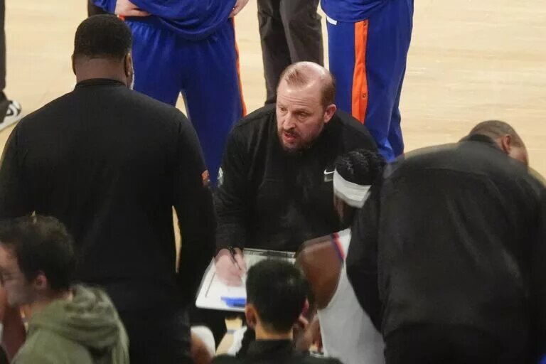 New York Knicks head coach Tom Thibodeau coaches his players