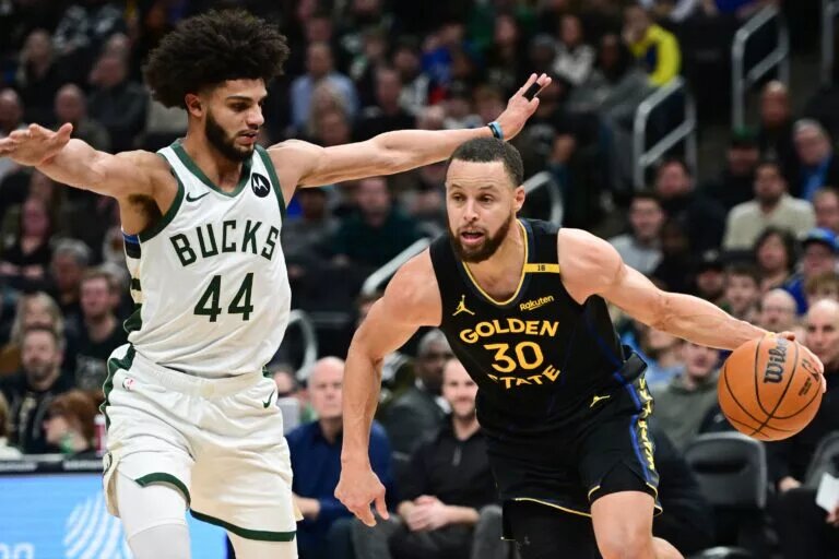 Golden State Warriors guard Stephen Curry (30) defended by Milwaukee Bucks wing Andre Jackson Jr. (44)