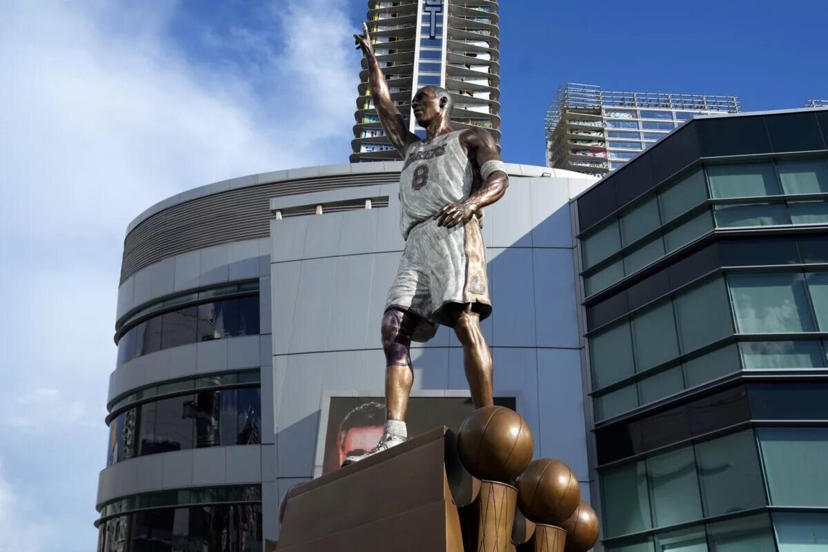 Donald Trump announced plans for a Kobe Bryant statue.