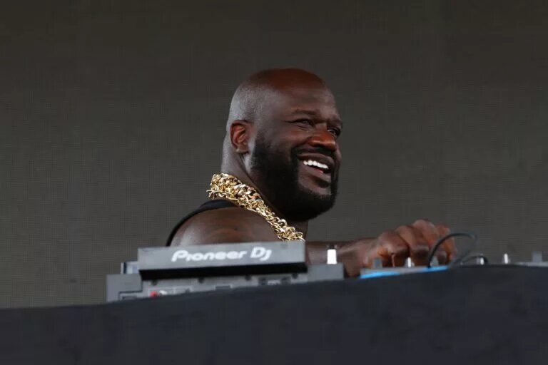 Shaquille O’Neal is set to extend his stay with TNT with a new long-term contract