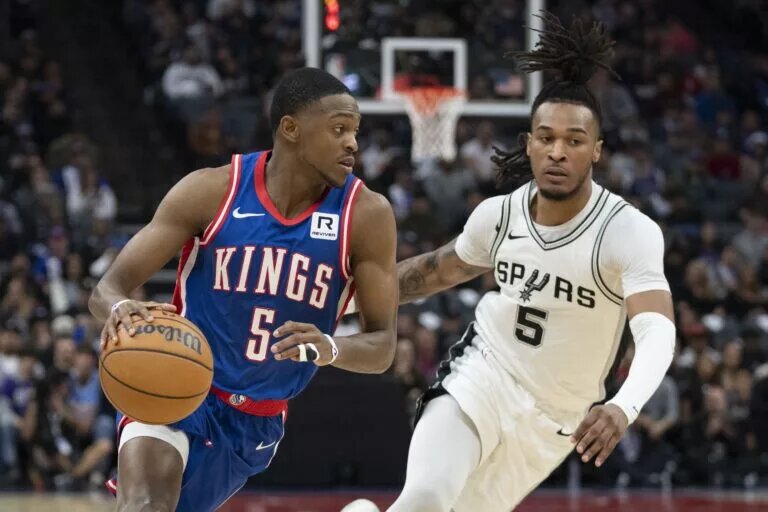 De'Aaron Fox is set to make his Spurs debut.