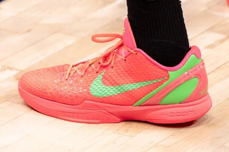 Dec 21, 2024; New Orleans, Louisiana, USA; Detailed view of the shoes worn by New York Knicks center Jericho Sims (20) during warm ups before the game against the New Orleans Pelicans at Smoothie King Center. Mandatory Credit: Stephen Lew-Imagn Images Los Angeles Lakers trade
