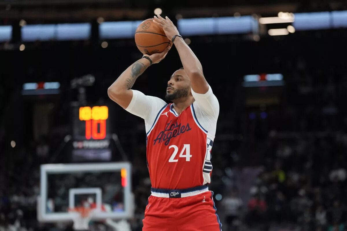 LA Clippers guard Norman Powell (24) shoots in the first half against the San Antonio Spurs at Frost Bank Center.
