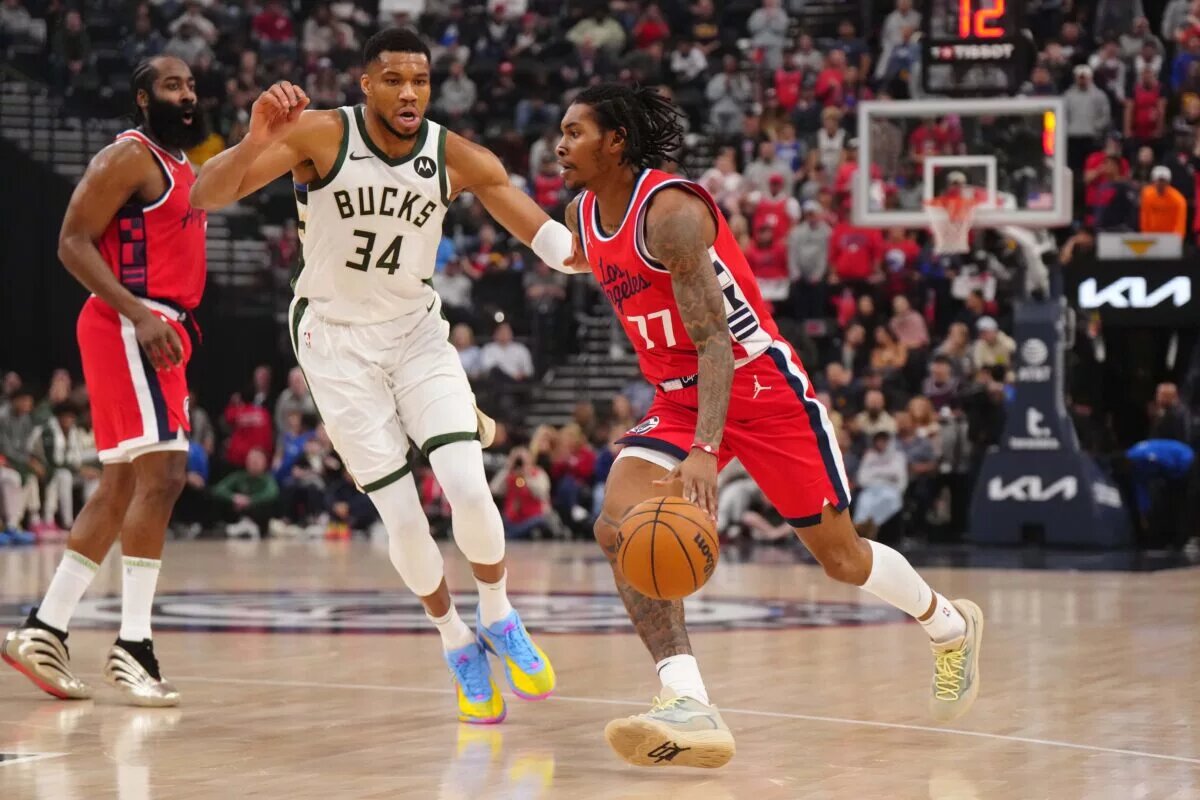 Giannis and Kevin Porter Jr are now teammates.
