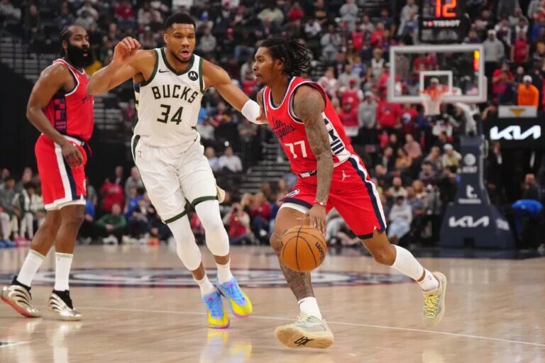 Giannis and Kevin Porter Jr are now teammates.
