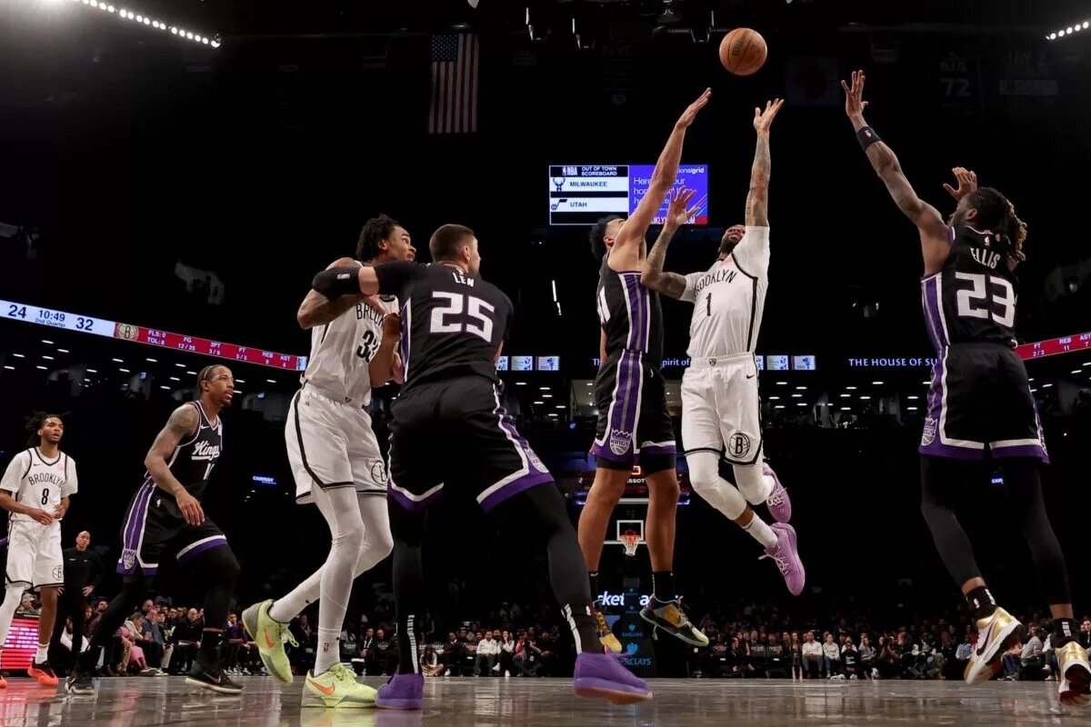 Alex Len holds mutual interest with the Lakers.