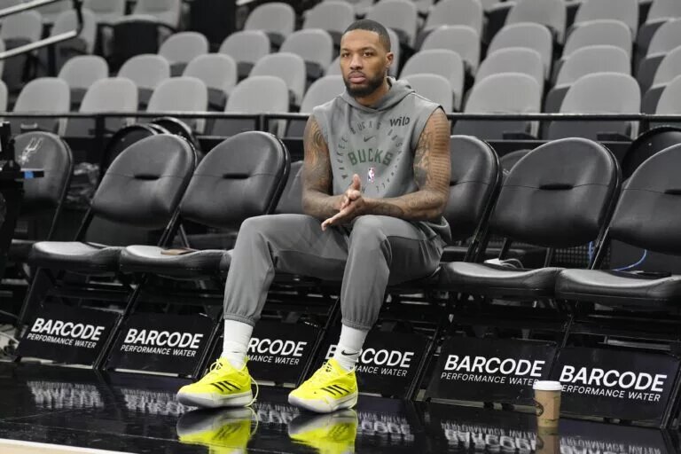Milwaukee Bucks guard Damian Lillard