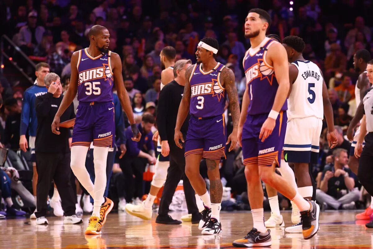 Phoenix Suns forward Kevin Durant (35) with guard Bradley Beal (3) and Devin Booker (1) against the Minnesota Timberwolves at Footprint Center.