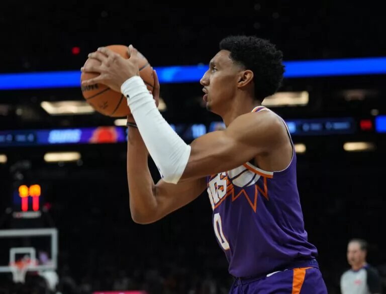Feb 8, 2025; Phoenix, Arizona, USA; Phoenix Suns forward Ryan Dunn (0) shoots against the Denver Nuggets during the first half at Footprint Center. Mandatory Credit: Joe Camporeale-Imagn Images