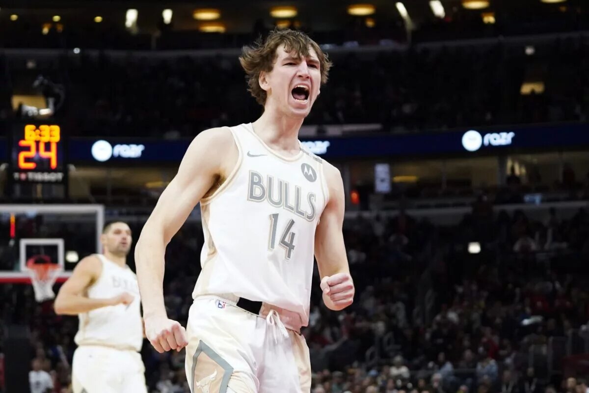 Chicago Bulls forward Matas Buzelis (14) reacts after making a basket against the Golden State Warriors during the second half at United Center.