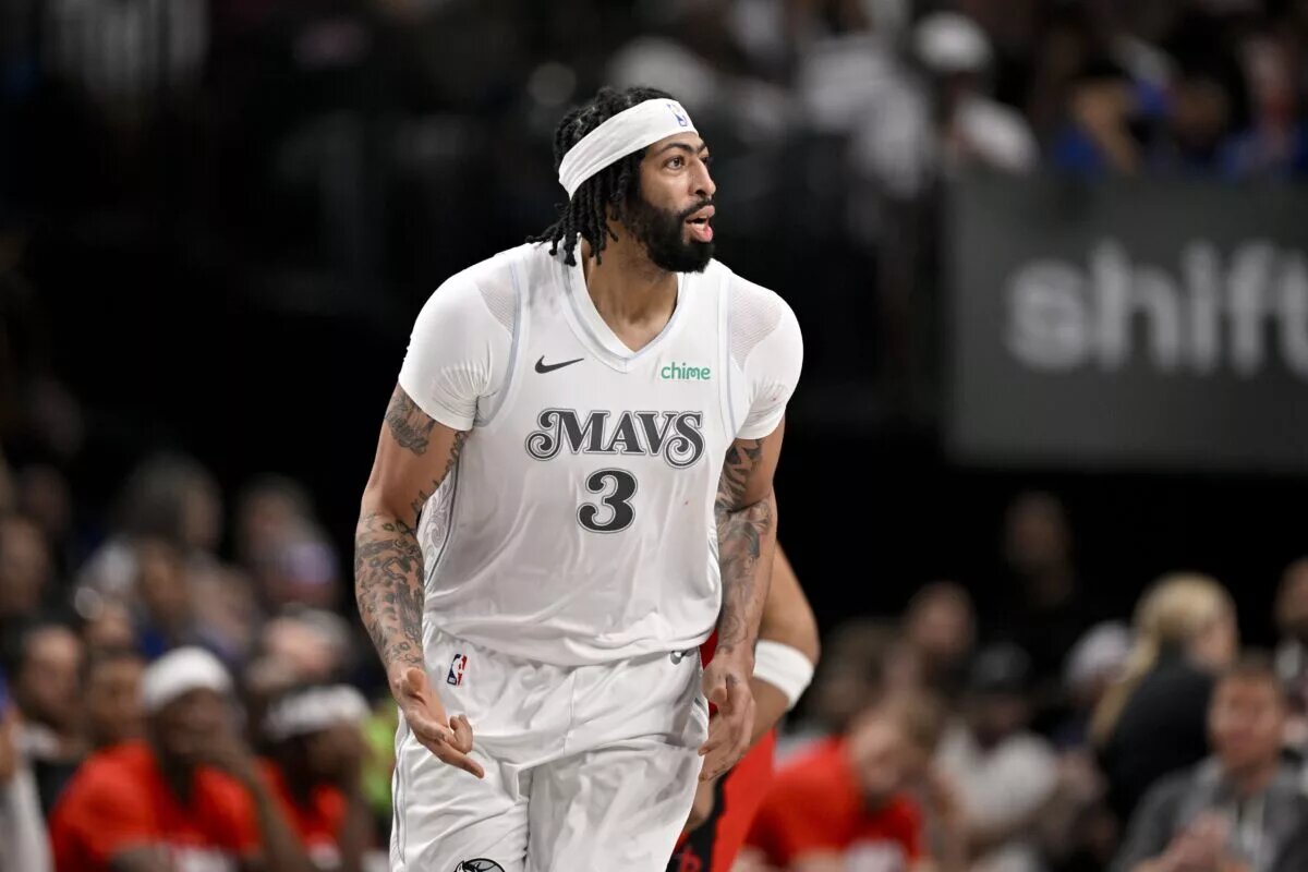 Feb 8, 2025; Dallas, Texas, USA; Dallas Mavericks forward Anthony Davis (3) during the game between the Dallas Mavericks and the Houston Rockets at the American Airlines Center. Mandatory Credit: Jerome Miron-Imagn Images