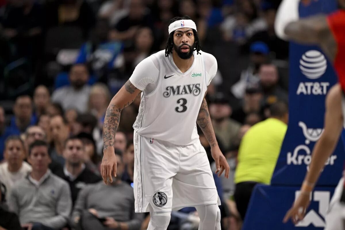 Feb 8, 2025; Dallas, Texas, USA; Dallas Mavericks forward Anthony Davis (3) in action during the game between the Dallas Mavericks and the Houston Rockets at the American Airlines Center.