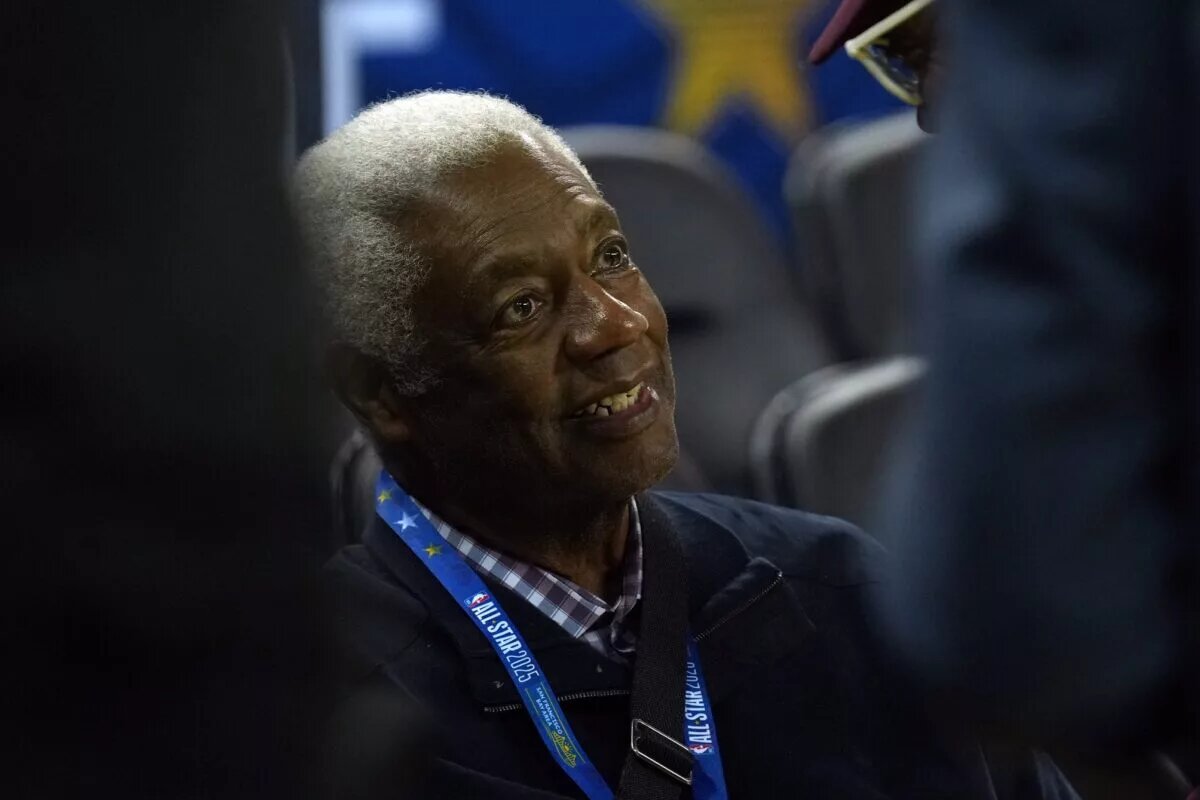 Hall of Fame point guard Oscar Robertson
