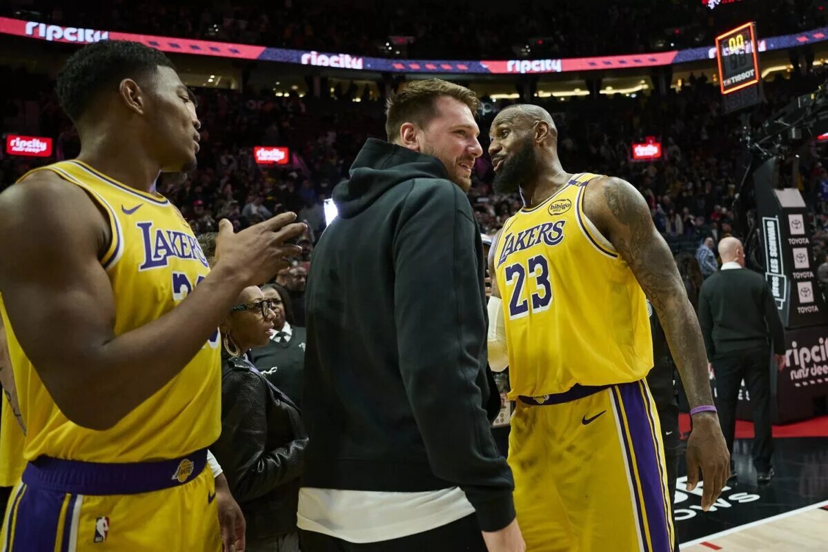Los Angeles Lakers forward LeBron James (23) celebrates with guard Luka Doncic (77) and forward Rui Hachimura