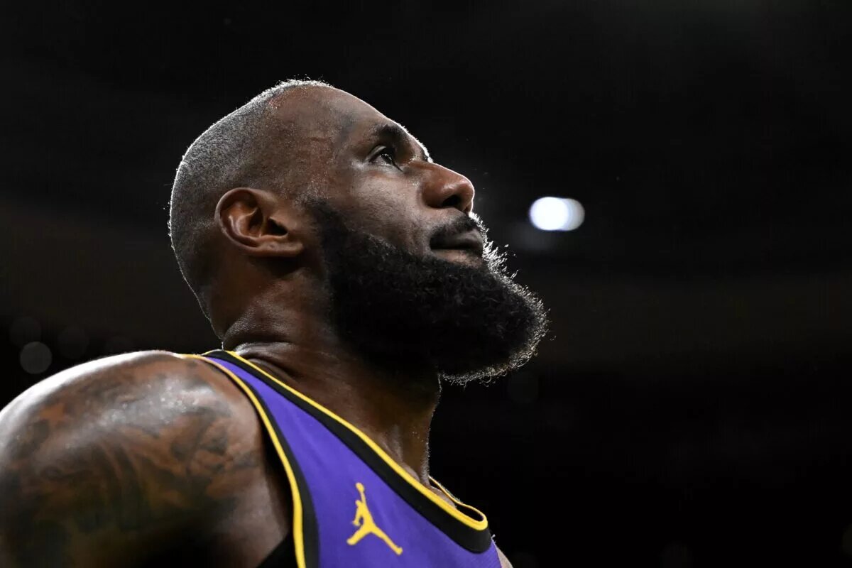Los Angeles Lakers forward LeBron James (23) looks into the crowd