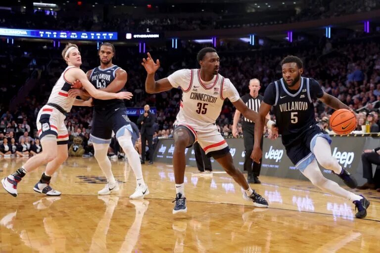 Villanova Wildcats guard Wooga Poplar (5) drives while teammate Eric Dixon (43) is guarded