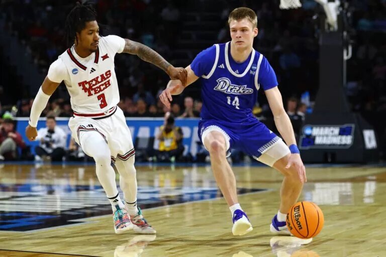 Drake Bulldogs guard Bennett Stirtz (14) dribbles the ball
