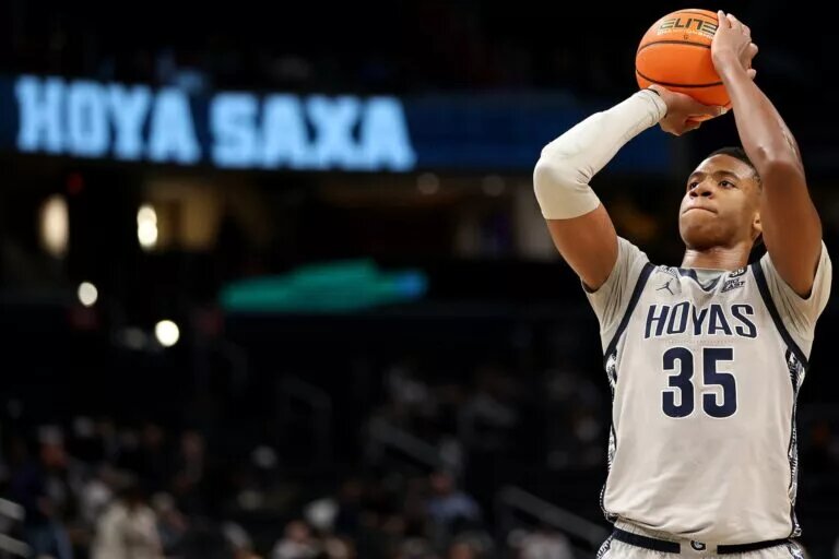 Georgetown Hoyas big man Thomas Sorber (35) attempts a free throw