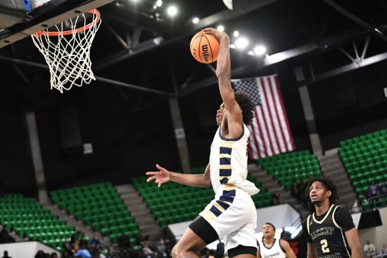 Adrian Wooley is set to transfer to Louisville.