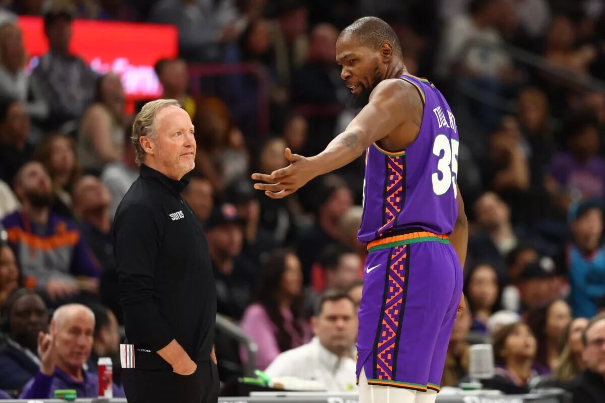 Kevin Durant had another heated exchange with Mike Budenholzer.