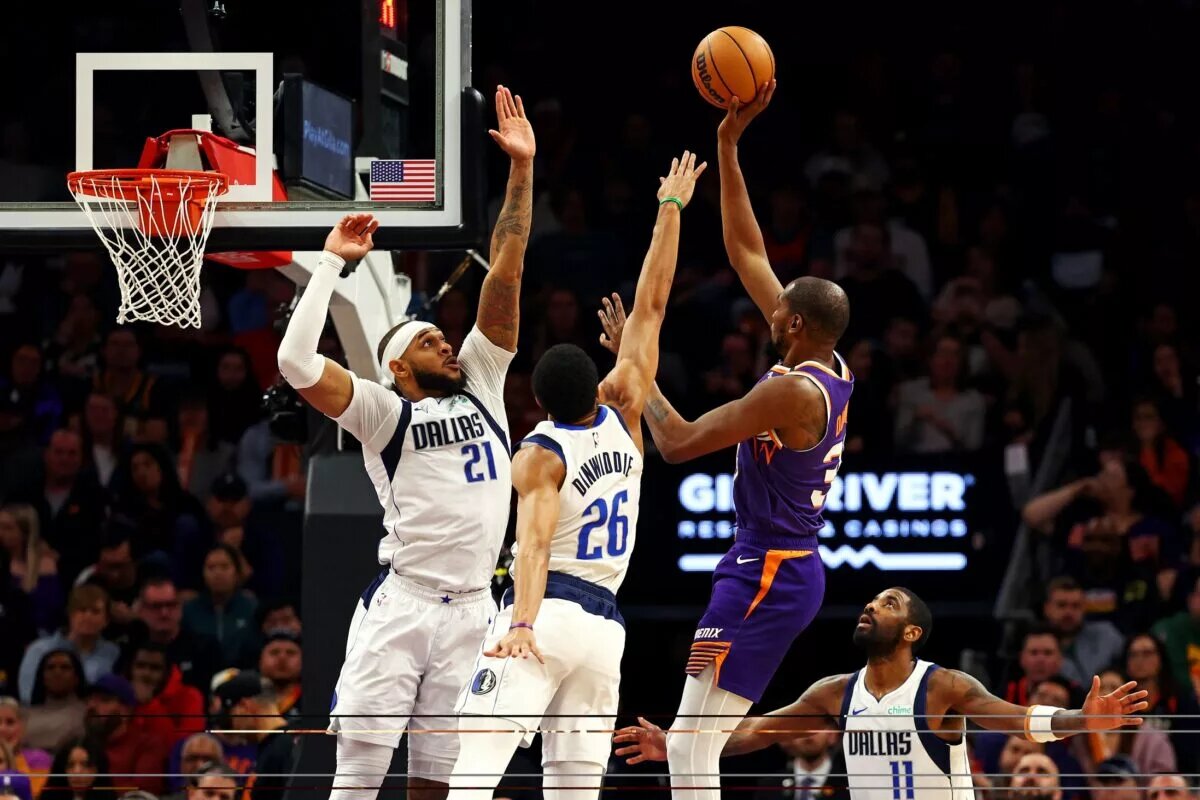 Phoenix Suns forward Kevin Durant scores over Dallas Mavericks