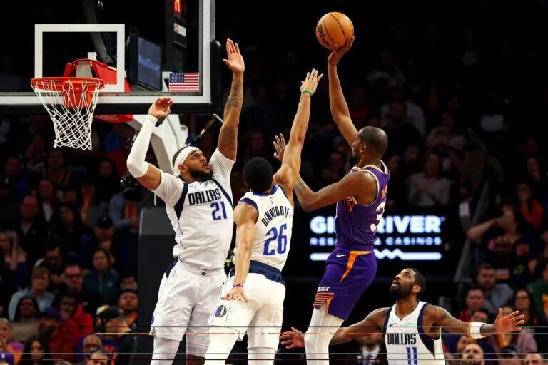 Phoenix Suns forward Kevin Durant scores over Dallas Mavericks
