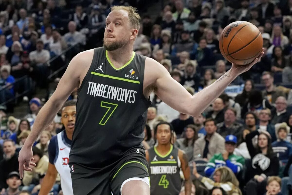 Joe Ingles earned a start with his autistic son in attendance.