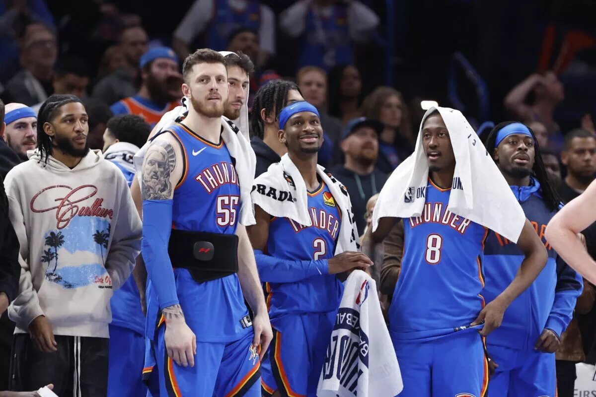 Oklahoma City Thunder guard Isaiah Joe (11), center Isaiah Hartenstein (55), forward Chet Holmgren (7), guard Shai Gilgeous-Alexander