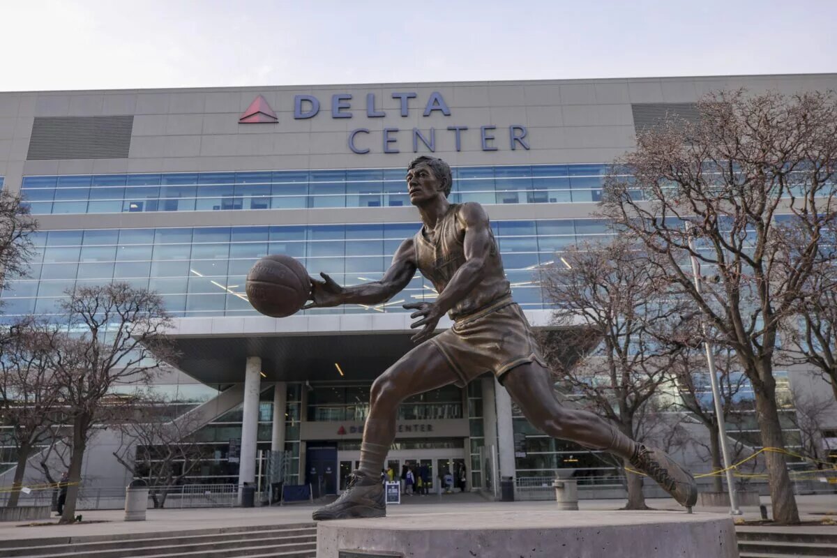 Utah Jazz guard John Stockton statue