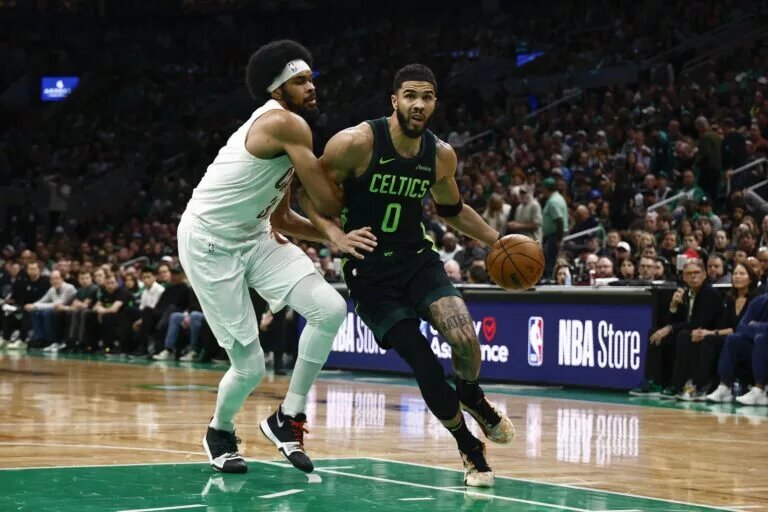 The Cavs' poor recent play benefits the Celtics.
