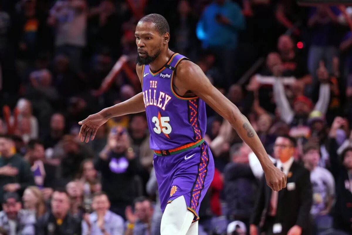 Mar 4, 2025; Phoenix, Arizona, USA; Phoenix Suns forward Kevin Durant (35) reacts against the LA Clippers during the second half at PHX Center. Mandatory Credit: Joe Camporeale-Imagn Images