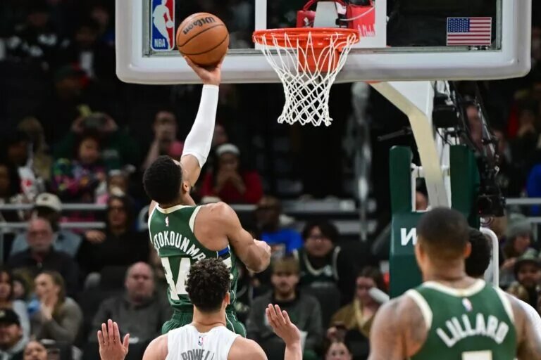 Milwaukee Bucks forward Giannis Antetokounmpo scores 20,000th point