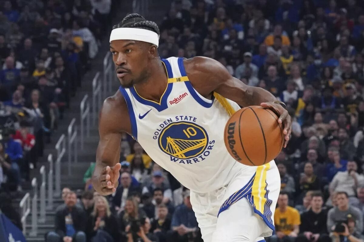 Mar 8, 2025; San Francisco, California, USA; Golden State Warriors forward Jimmy Butler III (10) drives to the basket against the Detroit Pistons in the first quarter at Chase Center. Mandatory Credit: David Gonzales-Imagn Images