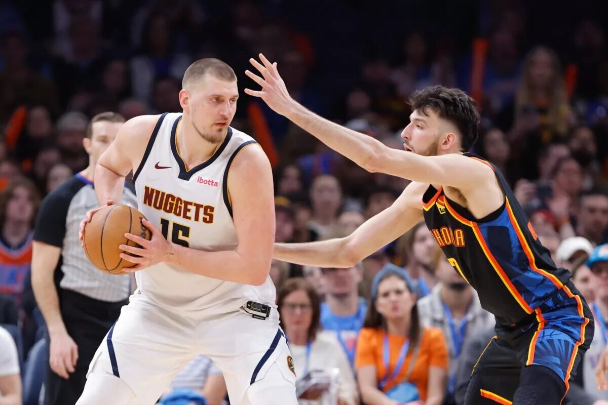 Oklahoma City Thunder forward Chet Holmgren (7) defends Denver Nuggets center Nikola Jokic