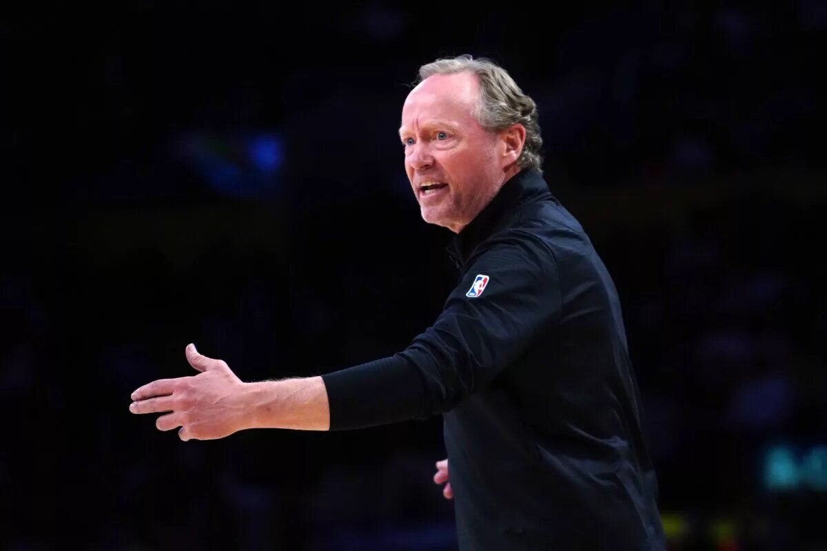 Mar 16, 2025; Los Angeles, California, USA; Phoenix Suns coach Mike Budenholzer reacts against the Los Angeles Lakers in the second half at Crypto.com Arena. Mandatory Credit: Kirby Lee-Imagn Images